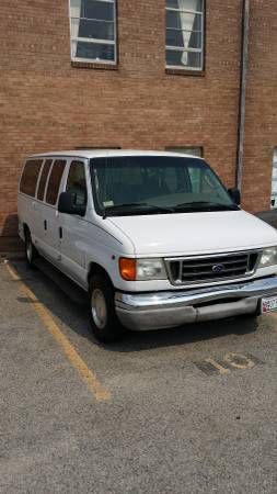 2003 white ford econo e 150