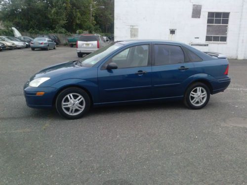 2000 ford focus se sedan--clean and runs great