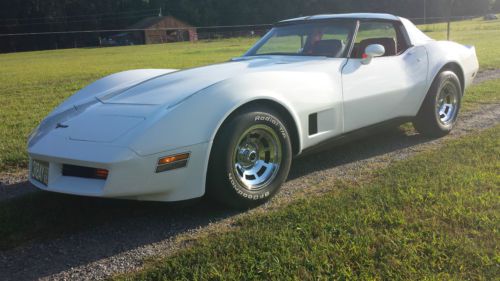 1981 chevrolet corvette base coupe 2-door 5.7l