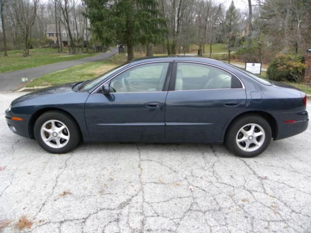 Oldsmobile aurora base sedan 4-door