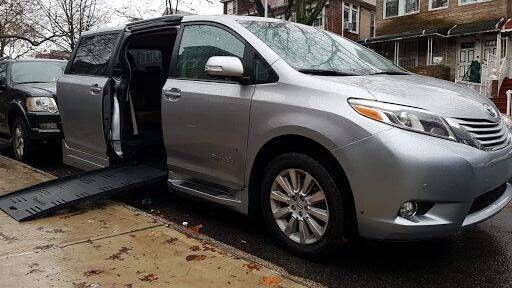 2016 toyota sienna limited braunability wheelchair mobility van w/ 27k miles $33,333<br />
