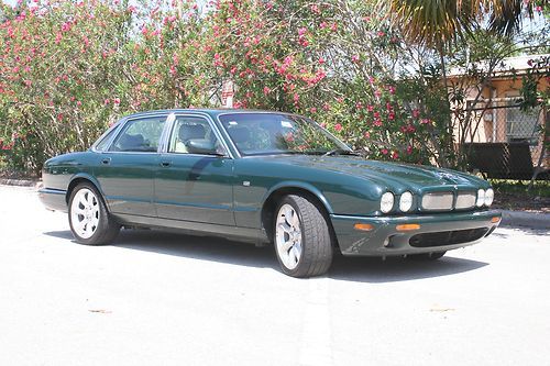 2001 jaguar xjr loaded nav cd very nice condition british racing green leather