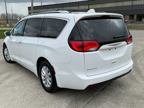 2019 chrysler pacifica touring l/uconnect 4/rear entertainment dvd/rear camera
