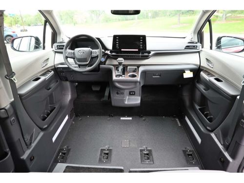 2024 Toyota Sienna XLE Plus AWD Mobility Handicap Van Handicap, US $91,900.00, image 12