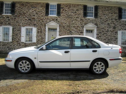 2002 volvo s40 base sedan 4-door 1.9l....with no reserve