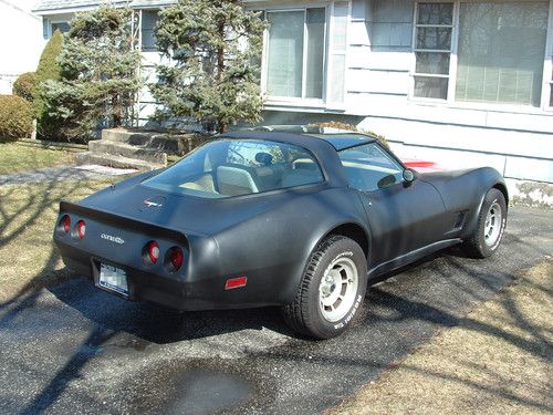 1980 chevrolet corvette with a gm performance part 385 fastburn engine