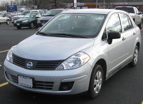 2010 nissan versa sedan 4-door 1.8l