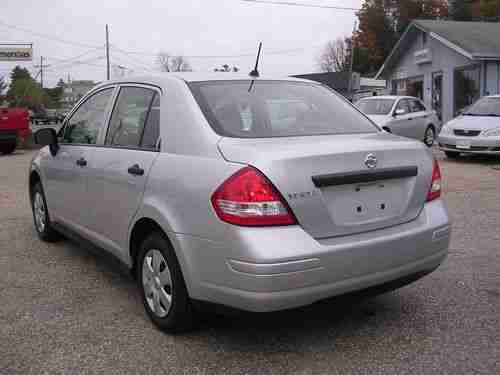 2010 Nissan Versa Sedan 4-Door 1.8L, image 2