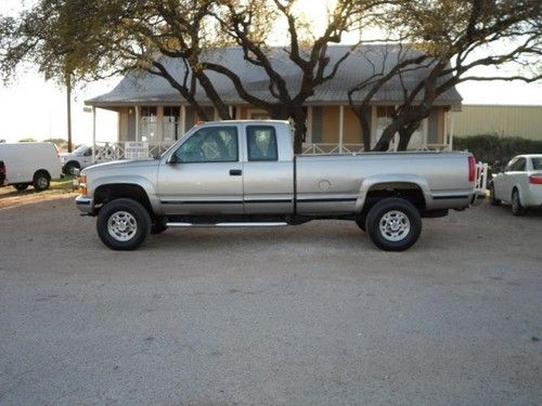 1998 chevrolet c/k 2500 hd ext cab 4wd manual trans!