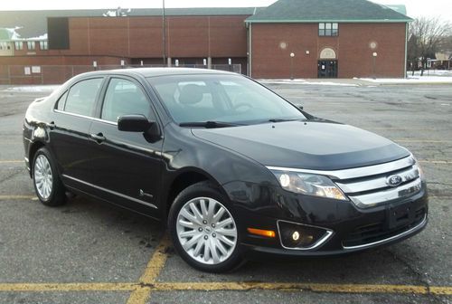 Sharp 2012 ford fusion hybrid 4-door 2.5l-back up sensors-sync system