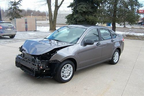 2011 ford focus se sedan 4-door 2.0l