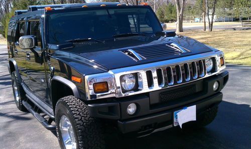 Must see!!  low miles!!   2005 hummer h2 base - black on black