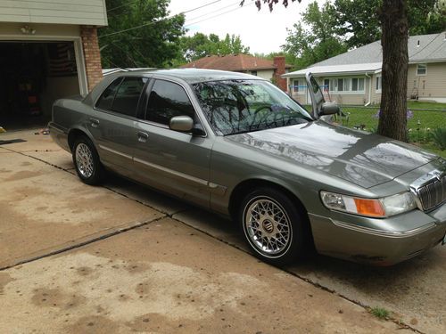 Low reserve 2001 mercury grand marquis gs 59,000 miles