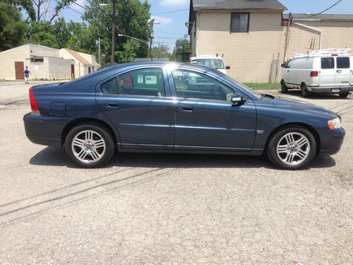 2006 volvo s60 2.5t 4-door 2.5l. extremely clean, sporty, luxurious. no reserve