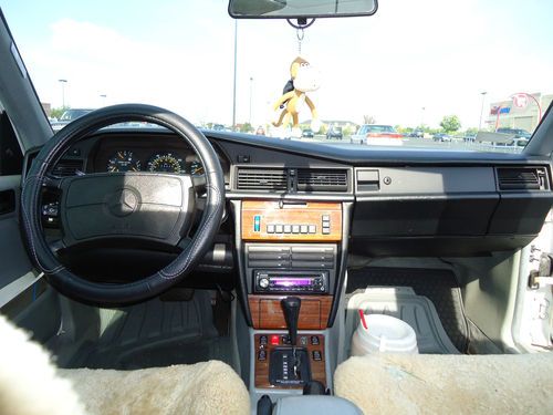 Mercedes Benz 190E, image 10