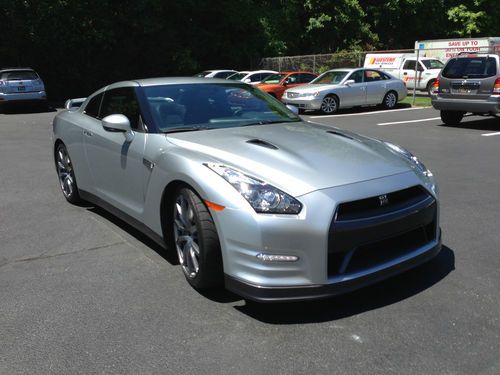 2012 nissan gt-r gtr premium coupe 2-door 3.8l only 14k miles clean no reserve