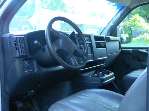 2004 GMC Savana express 3500 1-ton extended cargo great condition NO RESERVE!!!!, image 9