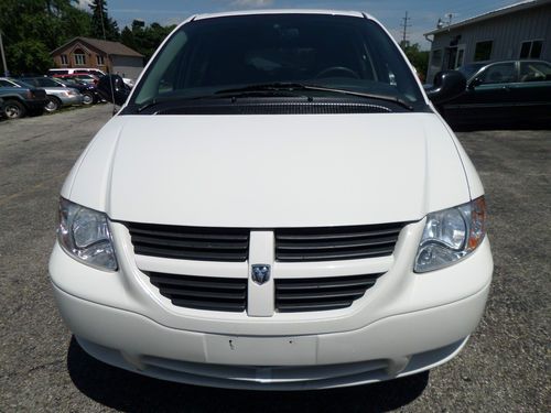 2007 dodge grand caravan se ,stow and go seats,1 owner,no reserve.