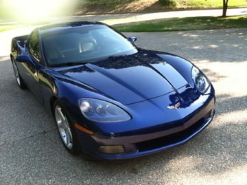 2005 corvette coupe with only 17,500 miles -- lots of extras