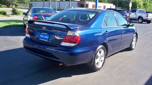 2005 Toyota Camry LE Sedan 4-Door 2.4L, image 3