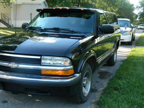 1999 chevrolet s10 base standard cab pickup 2-door 2.2l