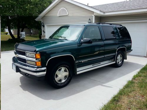 1997 tahoe (a must see)very nice looking