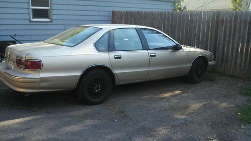 1996 chevy caprice classic 4-door sedan 5.7 liter sfi v8