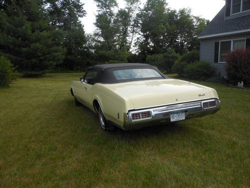 Classic 1968 oldsmobile delmont 88 convertable