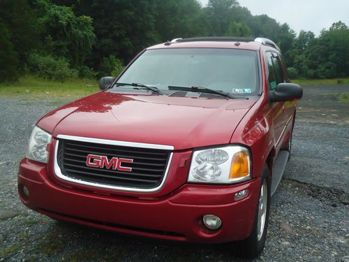 2004 gmc envoy xuv, red, like new,