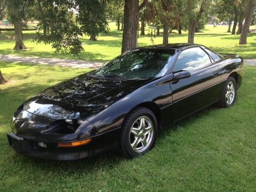 Best example of the 90s era muscle car 1997 chevrolet camaro z/28  5.7 6 speed