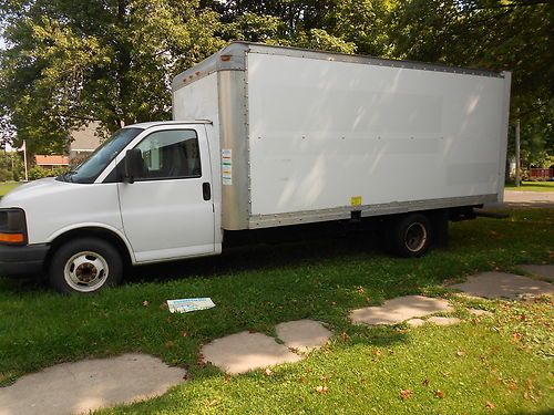 2005 gmc savannah 3500 box truck