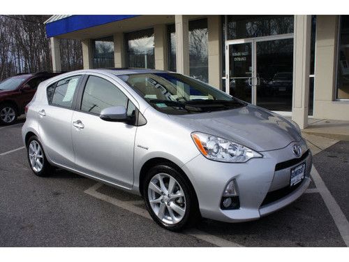 Stop l@@k 2012 toyota prius c "like new" nada retail $20,109