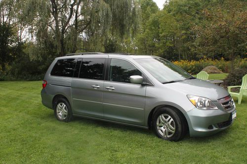 2005 honda odyssey ex w/leather.  great condition!