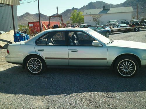 1989 nissan maxima gxe sedan 4-door 3.0l