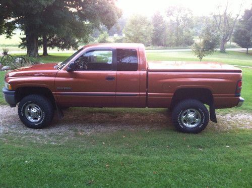 2001 dodge ram 2500 qcsb cummins diesel 4x4  low miles