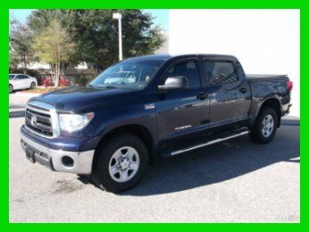 Full size 4wd 4x4  crew max bed liner step bars tonneau cover tint alloys bench