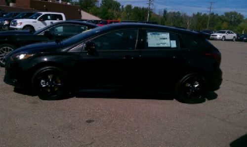 '13 ford focus st *custom stripe* *new* *one of a kind!* *turbo* *252hp*