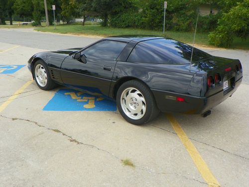 1994 chevrolet corvette base hatchback 2-door 5.7l