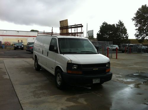 2005 chevrolet express 2500 base extended cargo van 3-door 4.8l