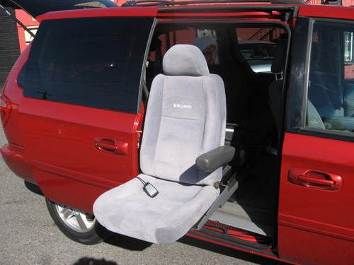 2006 dodge grand caravan with bruno valet handycap power lift seat