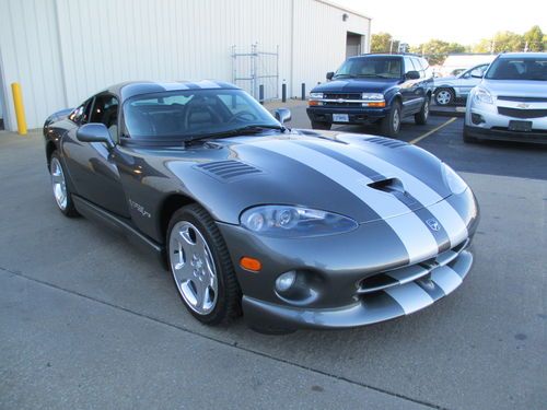 2002 dodge viper gts coupe 2-door 8.0l