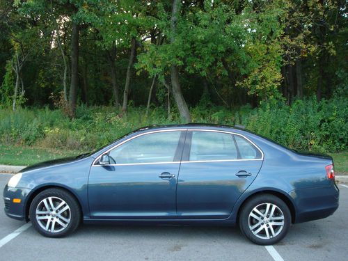 2006 volkswagen jetta tdi! diesel! heated seats! cold a/c! moonroof! no reserve!