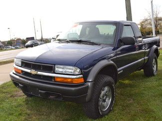 2003 chevrolet s-10,zr2,4x4 highrider.