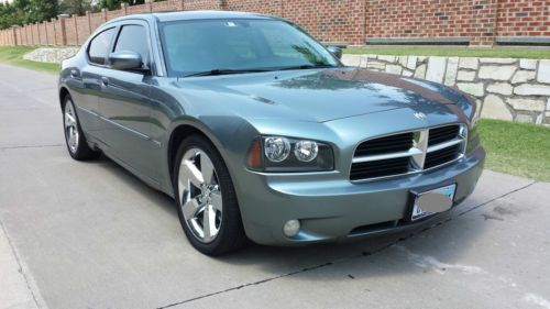 R/t hemi / srt 20 inch wheels / nav / dvd / sunroof / remote start / loaded!!