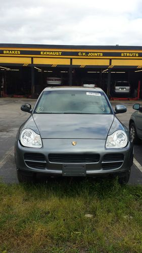 2004 porsche cayenne s sport utility 4-door 4.5l (only 35,000 miles)