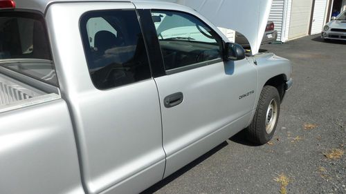 2001 dodge dakota base extended cab pickup 2-door 3.9l v6 - used ~ 5 speed