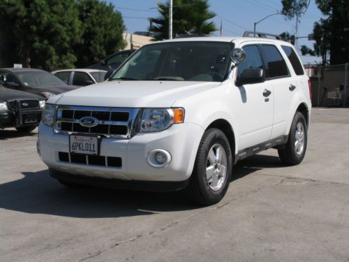 2011 ford escape xlt 4-door suv, clean title. no reserve