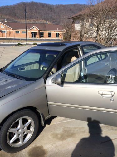 2001 Nissan Altima, image 2