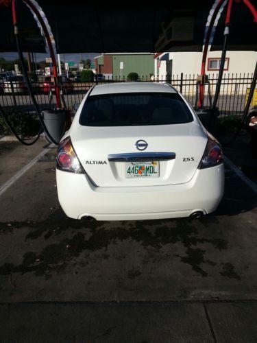 2012 Nissan Altima by private owner - excellent condition!, image 2
