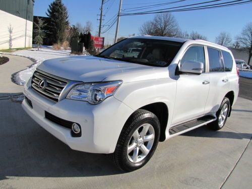 Starfire pearl color!  excellent condition !warranty with bin !premium awd! 2010